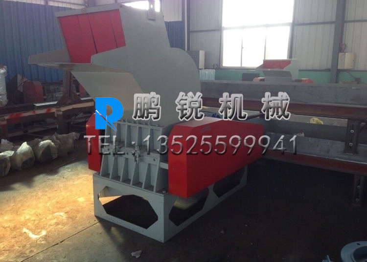 大型塑料粉碎機(jī).jpg